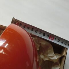 ★根来塗(ねごろ塗）　菓子鉢画像１（根来塗は下地に黒を使い上塗りに朱を使ってるのが特徴で淵に黒が僅か残ってます、付属の栞にも画像が乗ってます画像５）未使用保管品ですが箱は傷み有、又包ん有ります紙は変色してます、ご理解ある方のみ。★お手数をおかけしますプロフィール必読ですの画像
