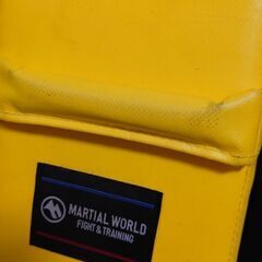 空手キックミット2個セット大きいのはほぼ新品の画像