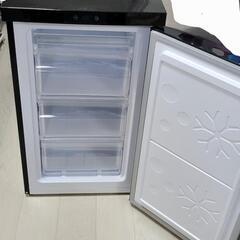 マクスゼン　冷凍庫　６４Lの画像