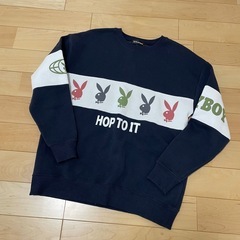 
【最安値】PLAYBOY♡裏起毛トレーナー フードなし 紺色×...