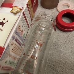 【値下げ中】哺乳瓶240ml(乳首なし)の画像
