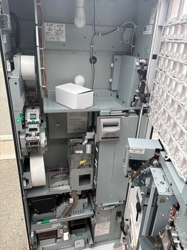 ■中古品 グローリー 60口座 新札対応 大ボタンｘ４ VT-G20M-H 650ｘ300ｘ1615ｍｍ 動作問題なし 券売機 食券 