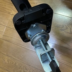 ガススプリング式モニターアームの画像