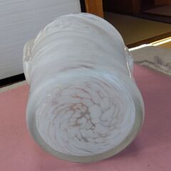 すりガラス 持ち手付 花瓶の画像