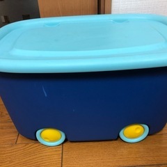タイヤ付きおもちゃ入れ