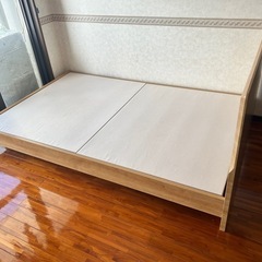 【取引中】セミダブルのベッドフレーム