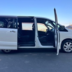 フリップダウンモニター付き☆月々1.2万円〜分割払い可❗️車検2年付き！大人気☆日産 セレナ ハイウェイスター☆8人乗り☆SDナビ☆走行中DVD見れます☆ETC☆バックカメラ☆ドラレコ付きのフル装備☆両側電動スライドドア☆クルーズコントロール搭載☆ウィンカーミラー☆フル装備☆事故修復歴無し☆車内広々三列シート‼️の画像