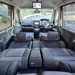 フリップダウンモニター付き☆月々1.2万円〜分割払い可❗️車検2年付き！大人気☆日産 セレナ ハイウェイスター☆8人乗り☆SDナビ☆走行中DVD見れます☆ETC☆バックカメラ☆ドラレコ付きのフル装備☆両側電動スライドドア☆クルーズコントロール搭載☆ウィンカーミラー☆フル装備☆事故修復歴無し☆車内広々三列シート‼️の画像