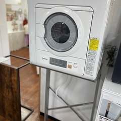 送料・設置込み可　除湿形電機衣類乾燥機(専用ユニット台セット)　5kg Panasonic 2023年　