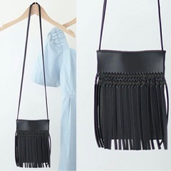 🌸500円商品✖️3つで1000円❗️フリンジショルダーバック 斜めがけサコッシュ大人おしゃれ黒の画像