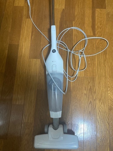 掃除機、テーブル、テレビ、テレビ台