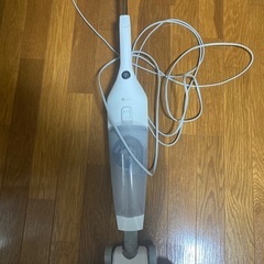 掃除機、テーブル、テレビ、テレビ台