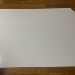 掃除機、テーブル、テレビ、テレビ台の画像