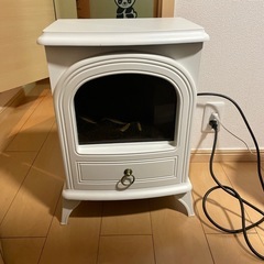ファンヒーター　温風　暖炉型