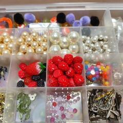 手芸パーツまとめ売り　スイーツデコ　ビーズアクセ金具などの画像