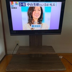 テレビスタンドと32型REGZA