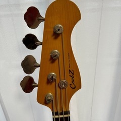 ベースギターの画像