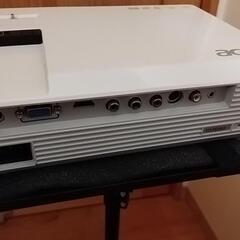 acer プロジェクター　台付の画像