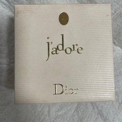 Dior J'adoreキャンドル 専用ボックス入りの画像