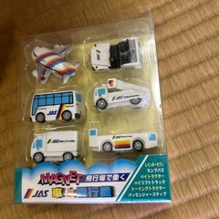 ANA 全日空　飛行場で働く車と飛行機　マグネット　新品