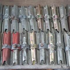 足場パイプ連結金具の画像
