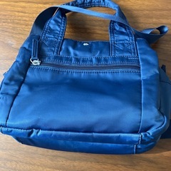 カバン　ポケット多数
の画像