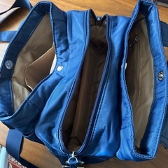 カバン　ポケット多数
の画像