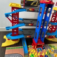 お値下げしました☆スピードシティ　4階建てパーキング　ミニカー・ヘリコプター付き　小物・道路板付き　初期付属以外のミニカーも2台オマケ可❗️の画像