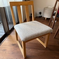 椅子 (ほぼ新品)