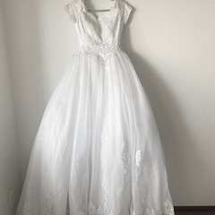 ウェディングドレス　白