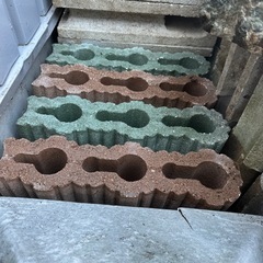 LINE会員限定🉐無料にて差し上げます🉐重量ブロック/軽量ブロック/化粧ブロック/レンガ/植木鉢/小型庭石の画像