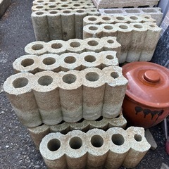 LINE会員限定🉐無料にて差し上げます🉐重量ブロック/軽量ブロック/化粧ブロック/レンガ/植木鉢/小型庭石の画像