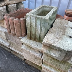 LINE会員限定🉐無料にて差し上げます🉐重量ブロック/軽量ブロック/化粧ブロック/レンガ/植木鉢/小型庭石の画像