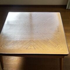 電気こたつ：天板80x80cm 、足28cmH取り外し可