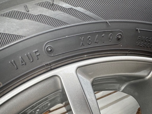 軽自動車　スタッドレス　アルミホイール付き