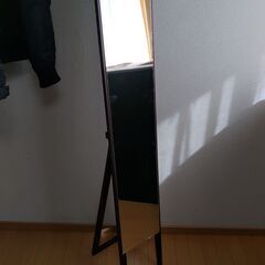 扇風機、鏡、ホットカーペットの画像