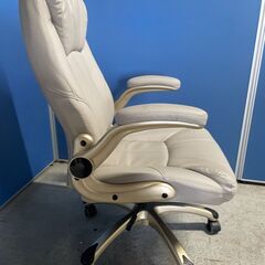 【格安】デスクチェア 白系 キャスター付き 肘掛け付き CHR100102 格安 早い者勝ち 引取歓迎 配送OKの画像
