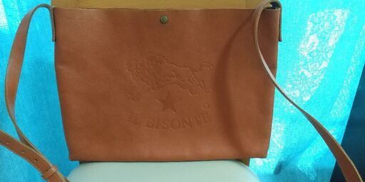IL BISONTE　革製ショルダーバッグ