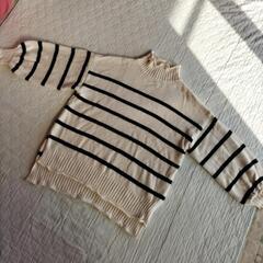 ボーダー柄ざっくりセーター　Lサイズ　ハイネックデザイン　アクリル100%　サイドスリットありの画像