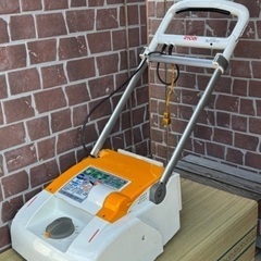 ◎お値下げしました‼️ 【断捨離中】 早い者勝ち‼️　京セラ Kyocera RYOBI リョービ 電子芝刈機 LM-2810 刈込幅280mm 動作品 グラスキャッチ・延長コード付きの画像