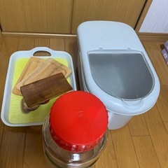 キッチン用品　米びつ　梅酒　トレー類