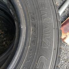 145R12スタッドレスタイヤの画像