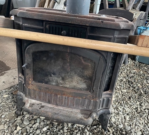 薪ストーブ　鋳物　鉄　ガレージ　暖房