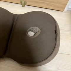 コジット メイクヒップスベーグルクッション ビターチョコ ブラウン の画像