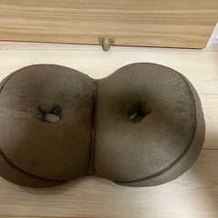 コジット メイクヒップスベーグルクッション ビターチョコ ブラウン の画像