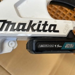 マキタ 充電式草刈機10.8V 刈込幅230mm 樹脂1枚式 ループハンドル バッテリー　軽量　刈り払い機　草刈機　簡易始動動画ありの画像