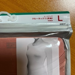 ユニクロ　ヒートテック　クールネックT 長袖　ピンクの画像