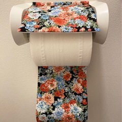 ハンドメイド　トイレットペーパーホルダーカバー 花黒