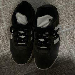 adidasスニーカー23.5cmの画像