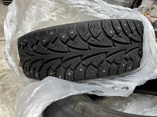 スパイクタイヤ　４本セット　
205/70/R15 96T  Hankook 